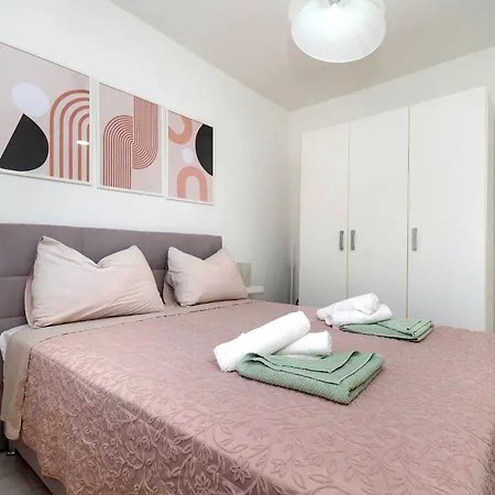 House Luni Holiday home