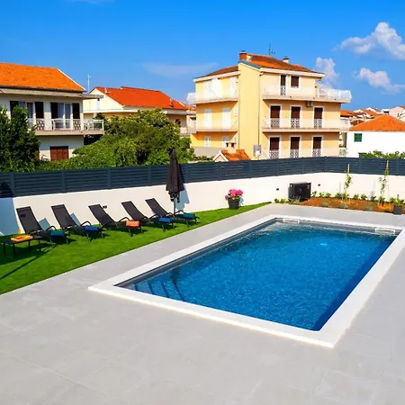 House Luni Brodarica (Sibenik-Knin)