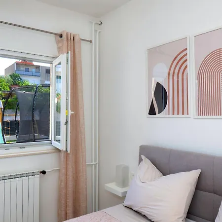 House Luni Holiday home *