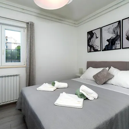 House Luni Holiday home *
